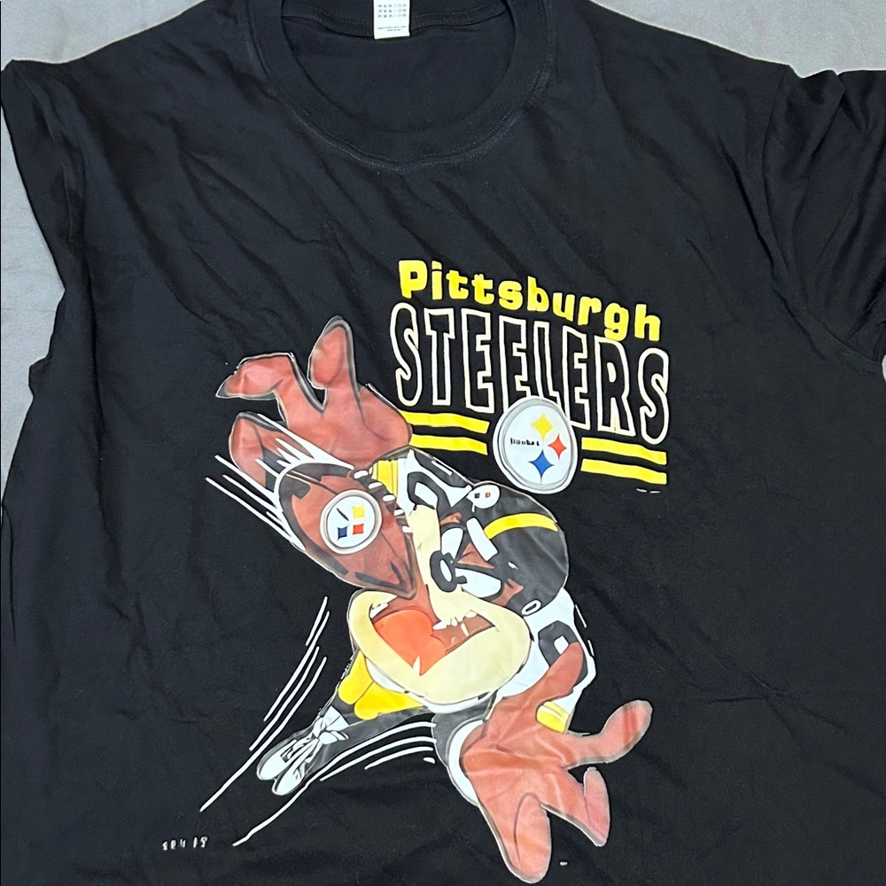 1990’s Vintage Pittsburgh Steelers Tazmanian Devil Black Graphic Tee